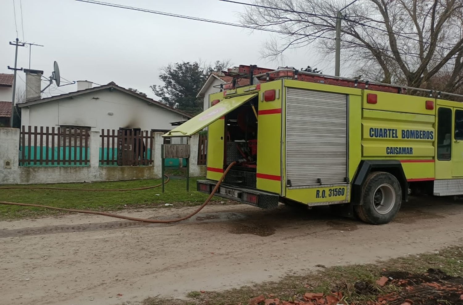 Una mujer fue trasladada por intoxicación con humo tras un incendio en una vivienda