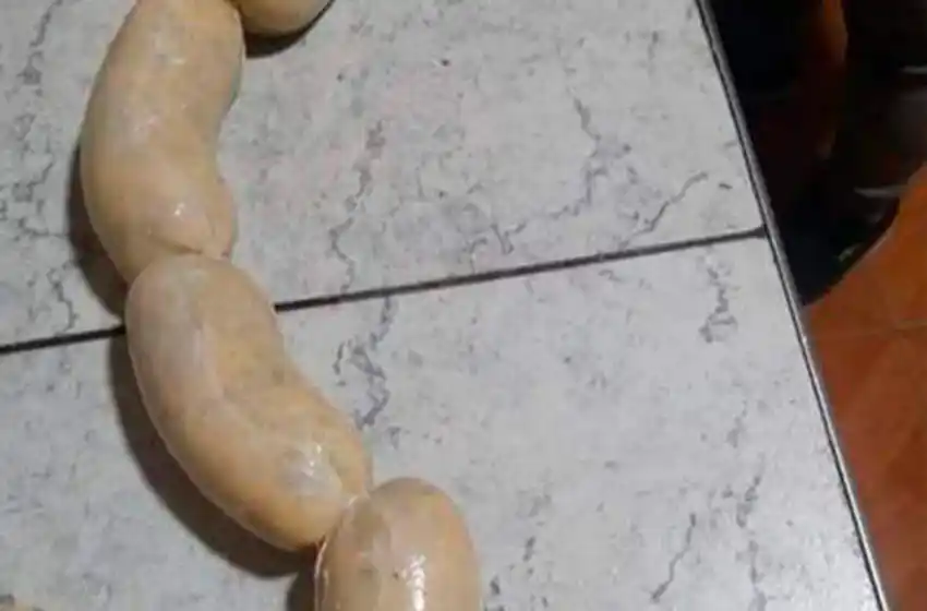 «Chorilentas»: por el alto valor de la carne, un comedor comunitario les da chorizos de polenta a los chicos