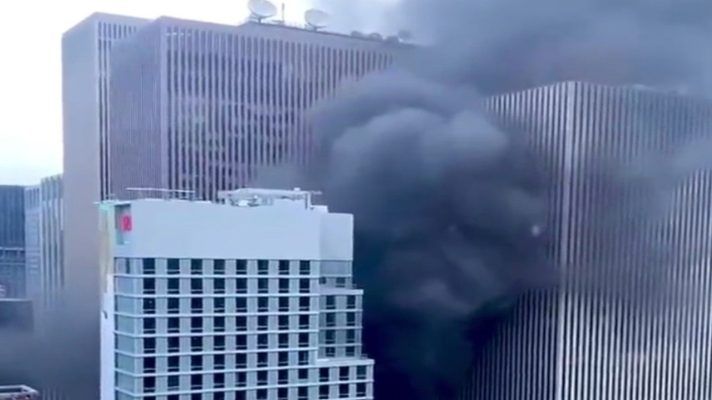 PÁNICO Y ZOZOBRA EN NUEVA YORK: siete heridos tras un incendio en edificio cercano al Rockefeller Center
