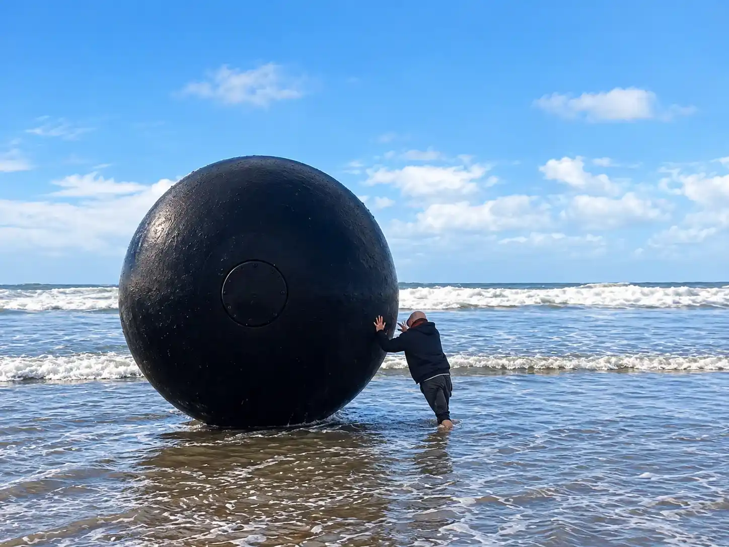 Un extraño objeto apareció en la playa de San Cayetano tras el temporal
