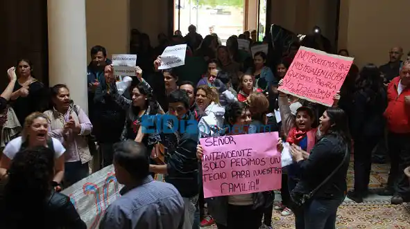 Por viviendas, vecinos volvieron a irrumpir en el Municipio