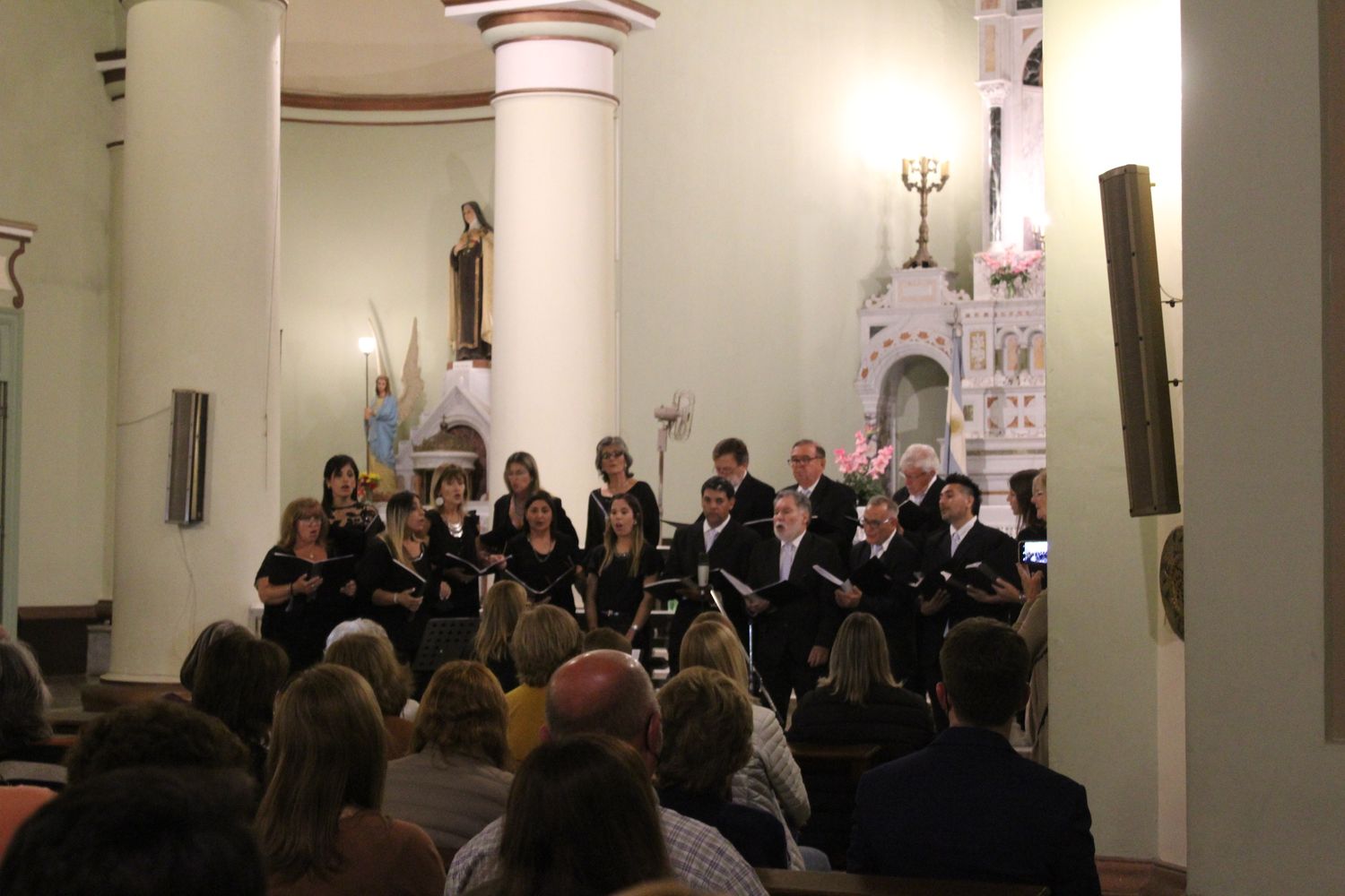 "Con la alegría, la perseverancia y el arte de cantar juntos, nos regalaron un precioso concierto"