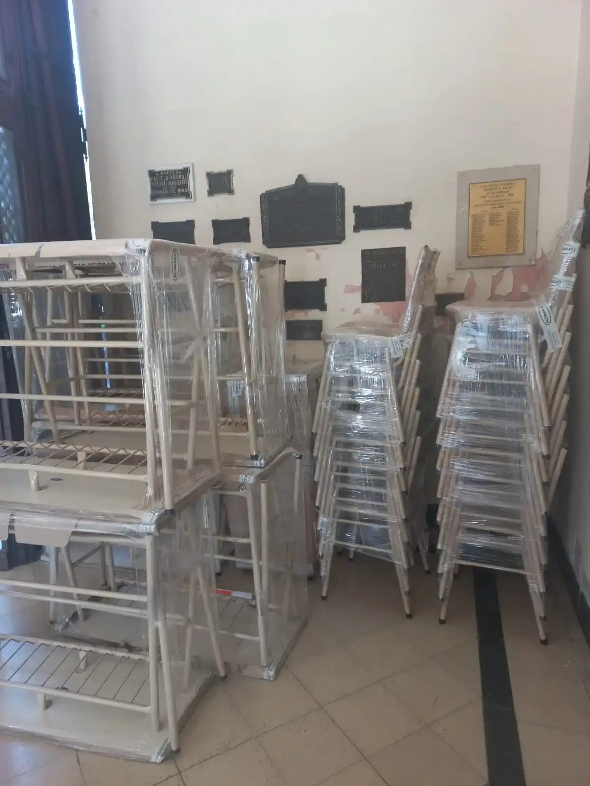 La Escuela Normal sumó nuevo mobiliario para mejorar las aulas