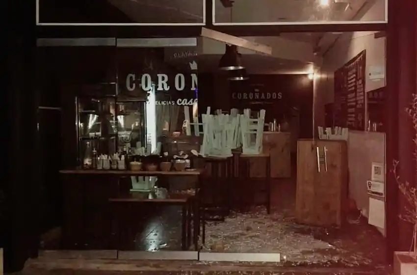 Rompen la vidriera de reconocida hamburguesería en Alem