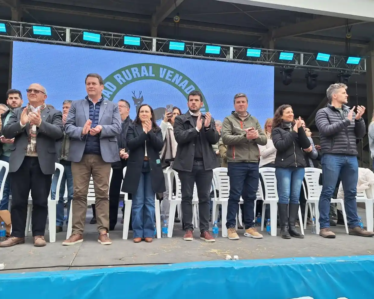 Las autoridades que formaron parte del acto inaugural.