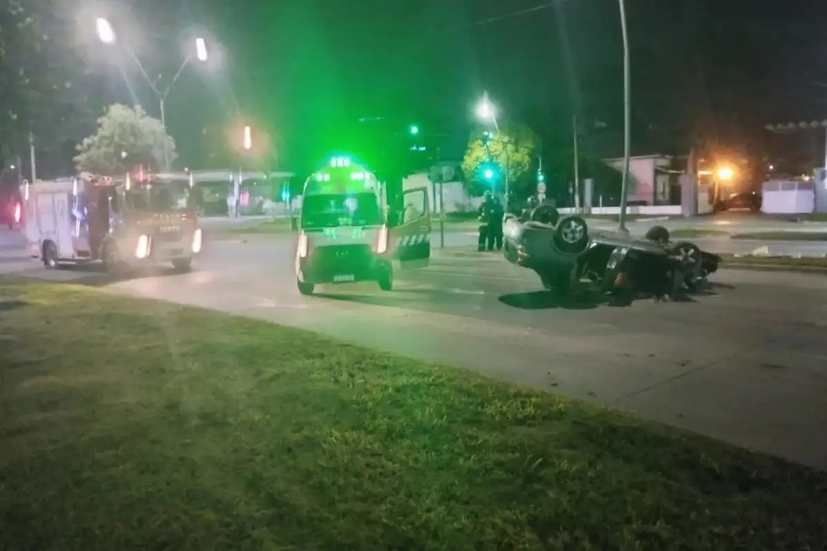 Un hombre protagonizó un impresionante vuelco en la capital santafesina