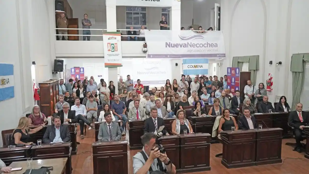 Concejales escucharon con atención el discurso de Rojas