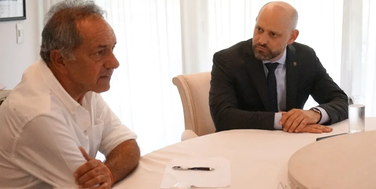 Gustavo Puccini se reunió con el embajador argentino en Brasil, Daniel Scioli. Crédito: Redes Sociales.