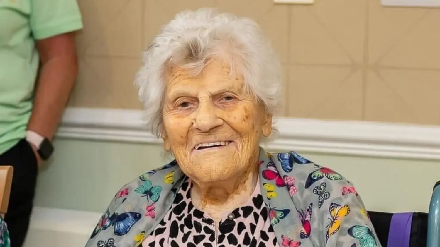 Ethel Caterham cumplió 117 años y sigue haciendo historia como la persona viva más longeva del mundo