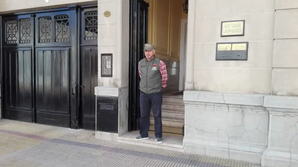 Allanamiento en estudio jurídico en Alem al 400