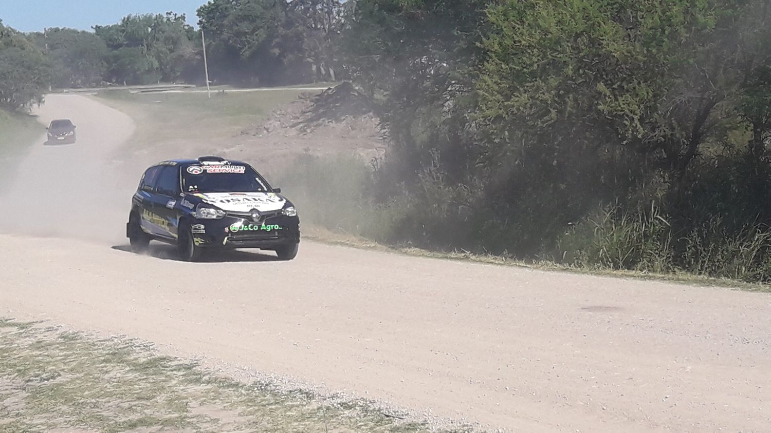 El primer día del Rally Entrerriano cerró con una caravana por el centro de Libertador San Martín