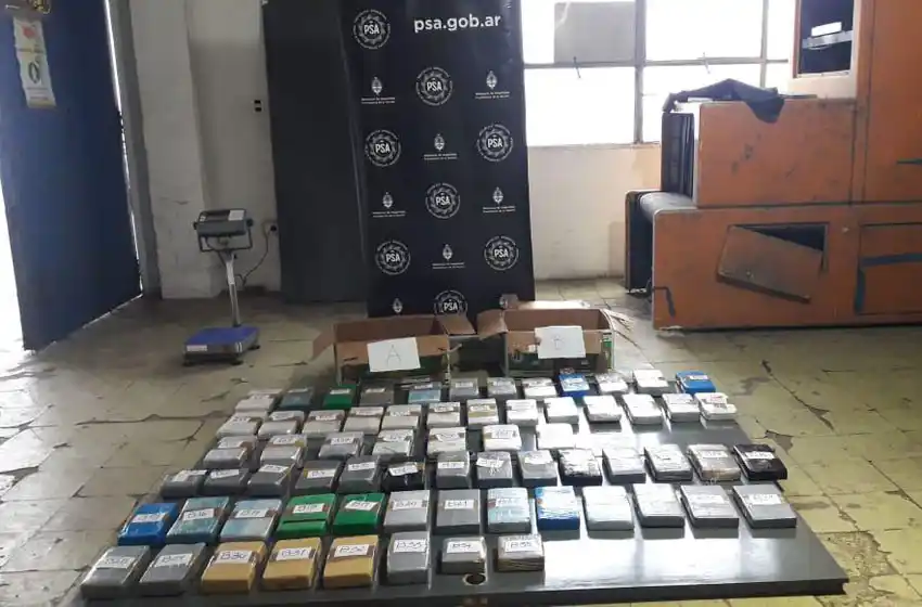 Batán: detienen a 7 personas y secuestran más de 100 kilos de cocaína