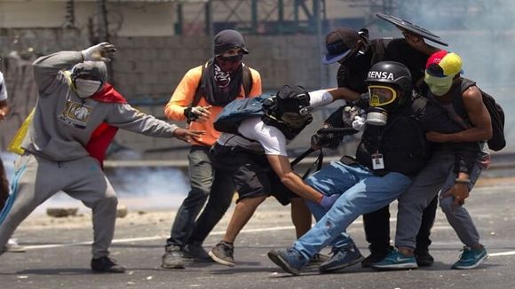 POLÍTICAS «CAZA PERIODISTAS» afectan el derecho a la información en Venezuela