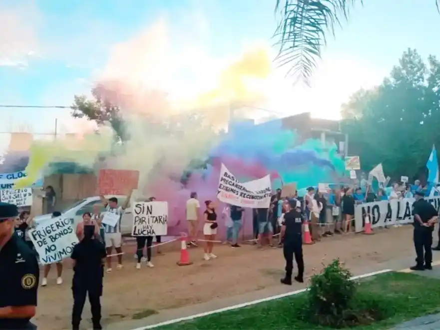 Repudio legislativo por incidentes y tensión durante una actividad oficial en Colón