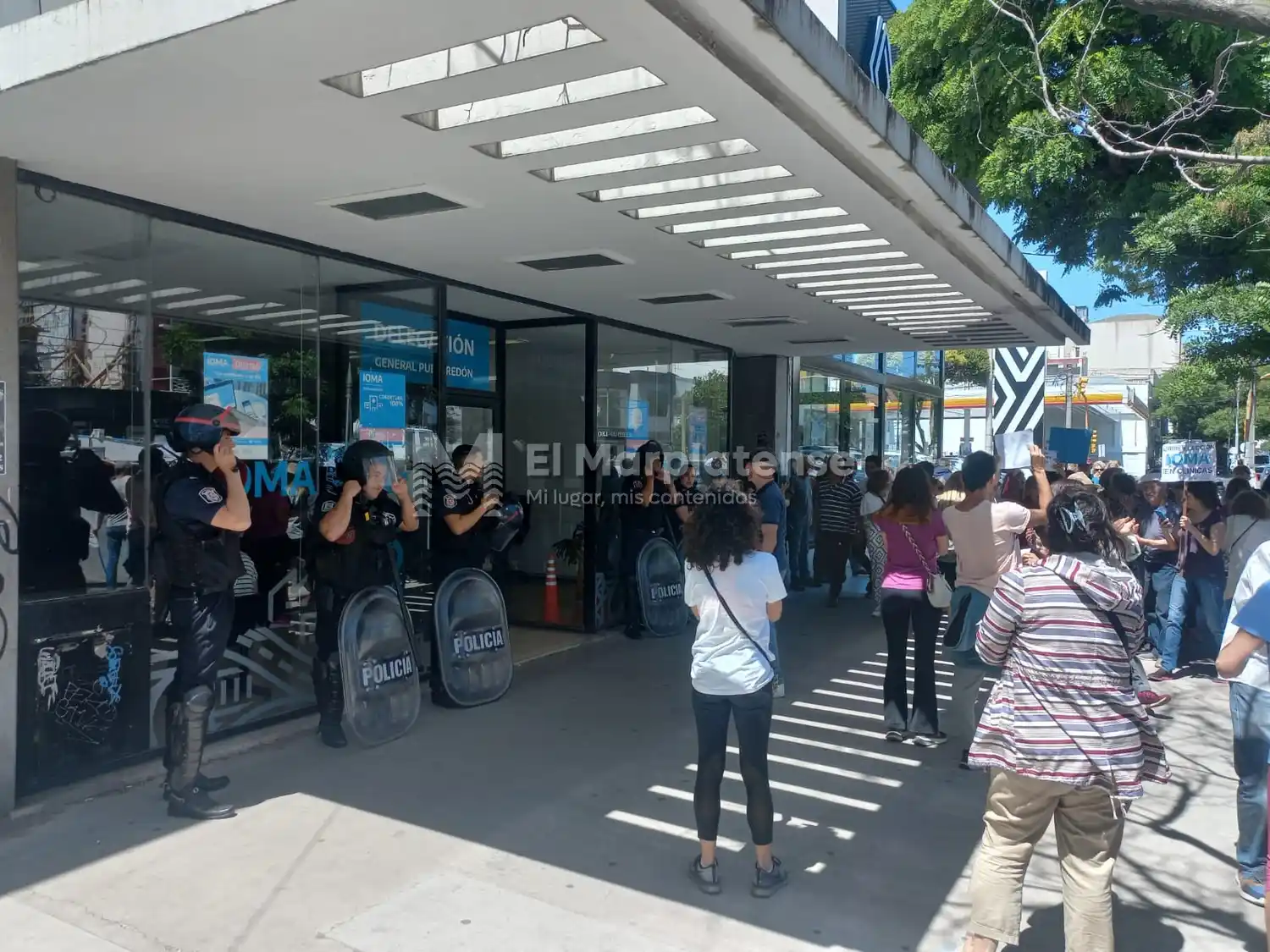 Un grupo de autoconvocados denunció que el dinero recaudado por las prestaciones "va a parar a rentas generales de la provincia"