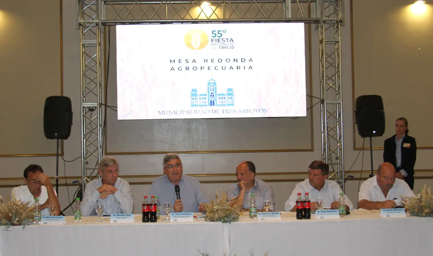 Las retenciones se sientan en la cabecera de la Mesa Redonda