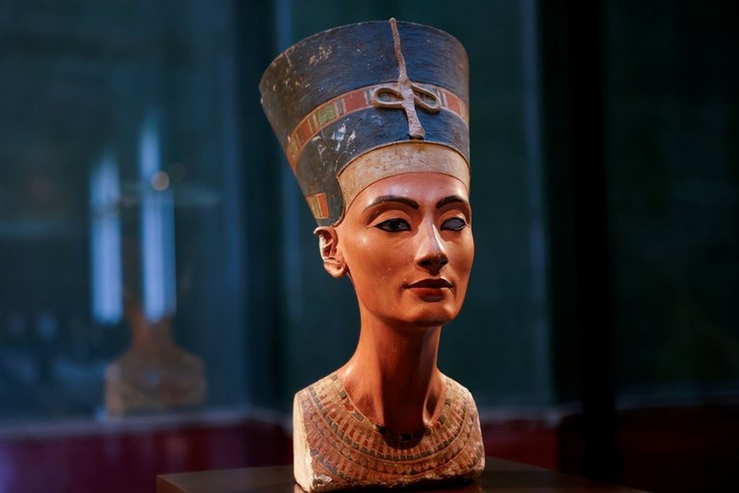 Hallaron en Egipto vestigios de lo que pudo ser la tumba de la reina Nefertiti