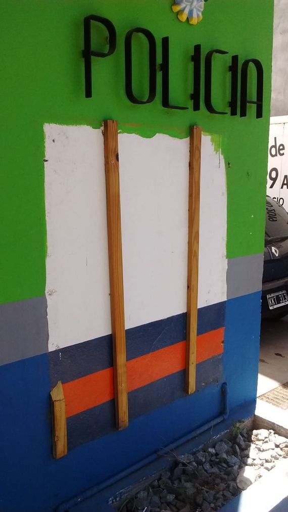 Denunciaron la ausencia de la placa que señaliza a la Comisaría Segunda como ExCCD 