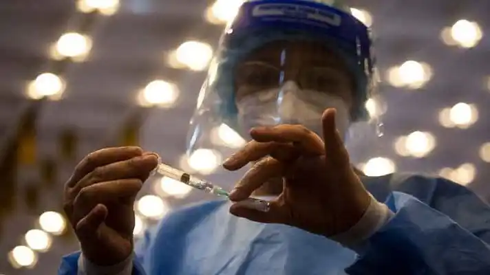 EN MEDIO DE LA CRISIS POR LAS VACUNAS: Maduro ordena inmunizar a 100 exguerrilleros de los años 60 y 70