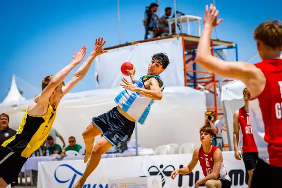 Argentina, con Alejandro Carotenuto como uno de los entrenadores, fue 7° en el Mundial Juvenil de Beach Handball