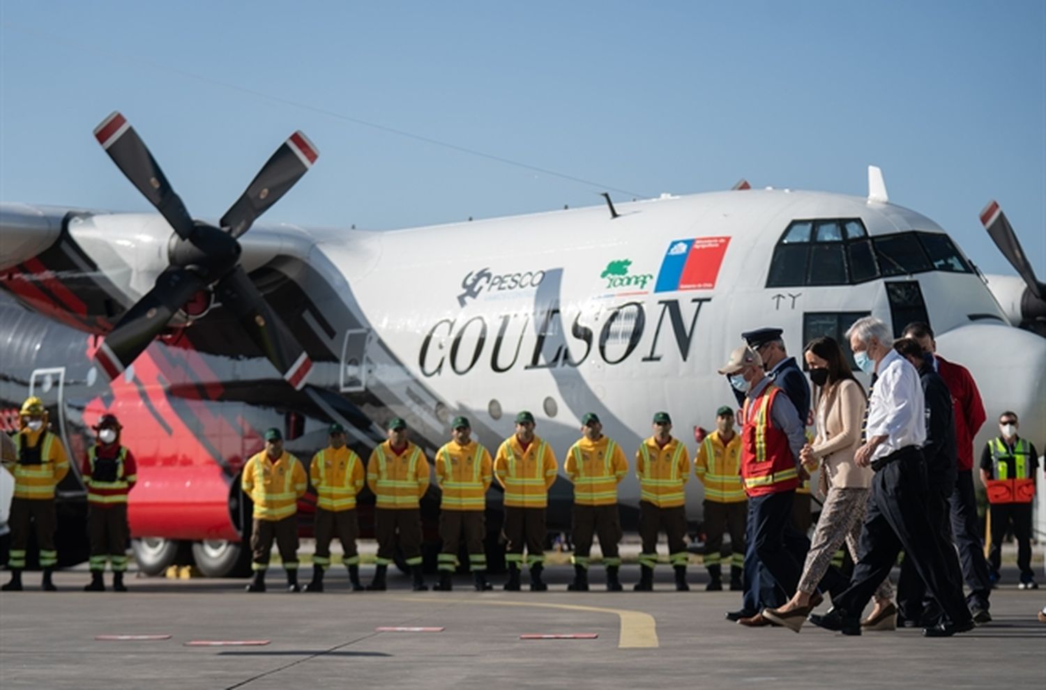 Chile incorpora un C-130 al combate de incendios forestales