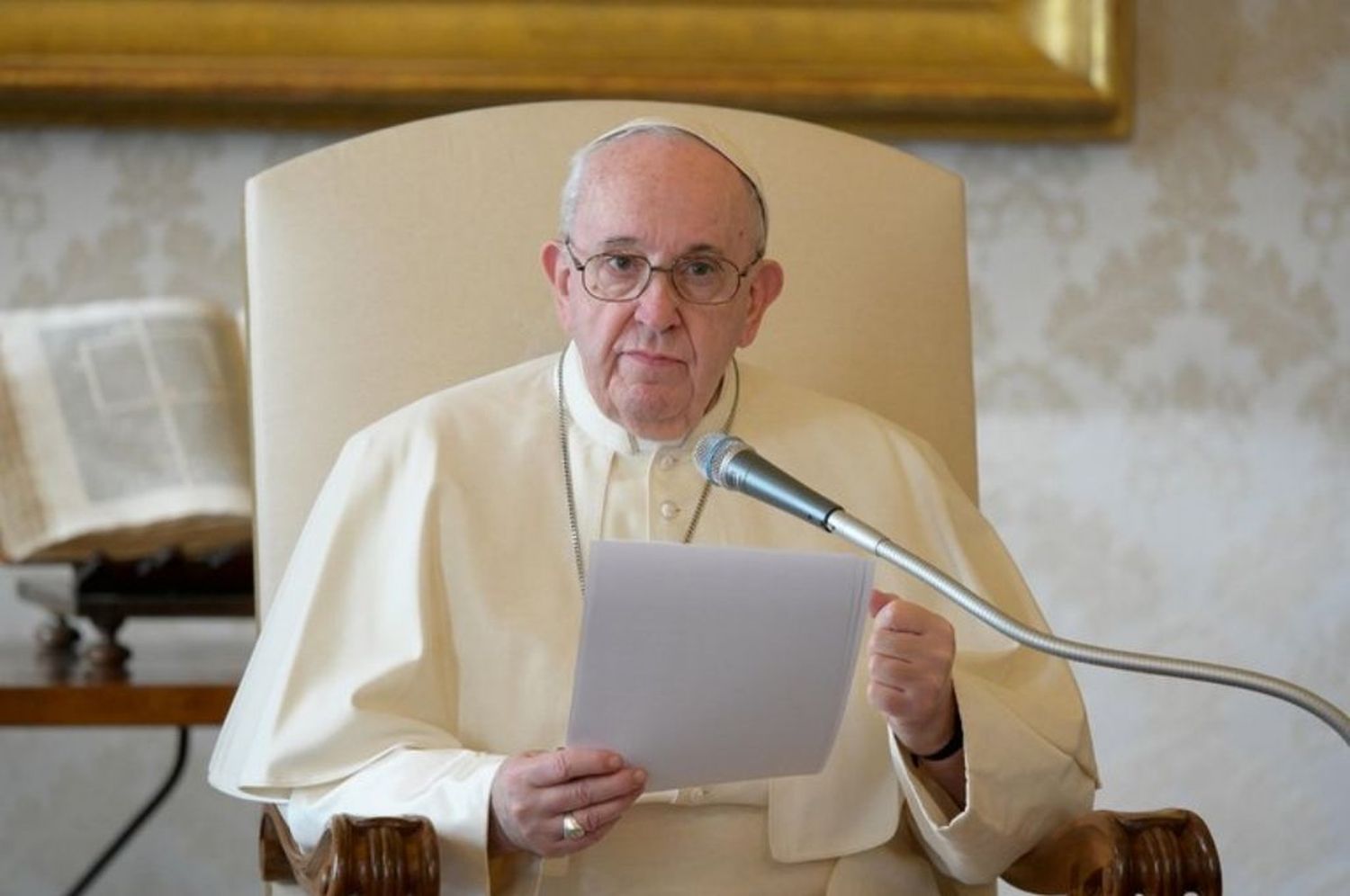 Francisco le pidió a la “Virgen Desatanudos” por el fin de la pandemia