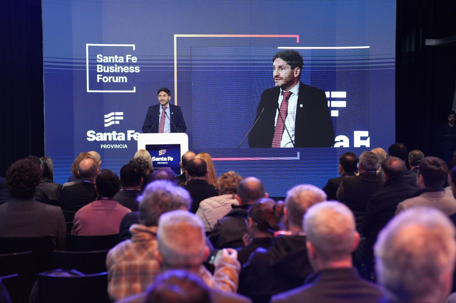 El gobernador en el Santa Fe Business Forum