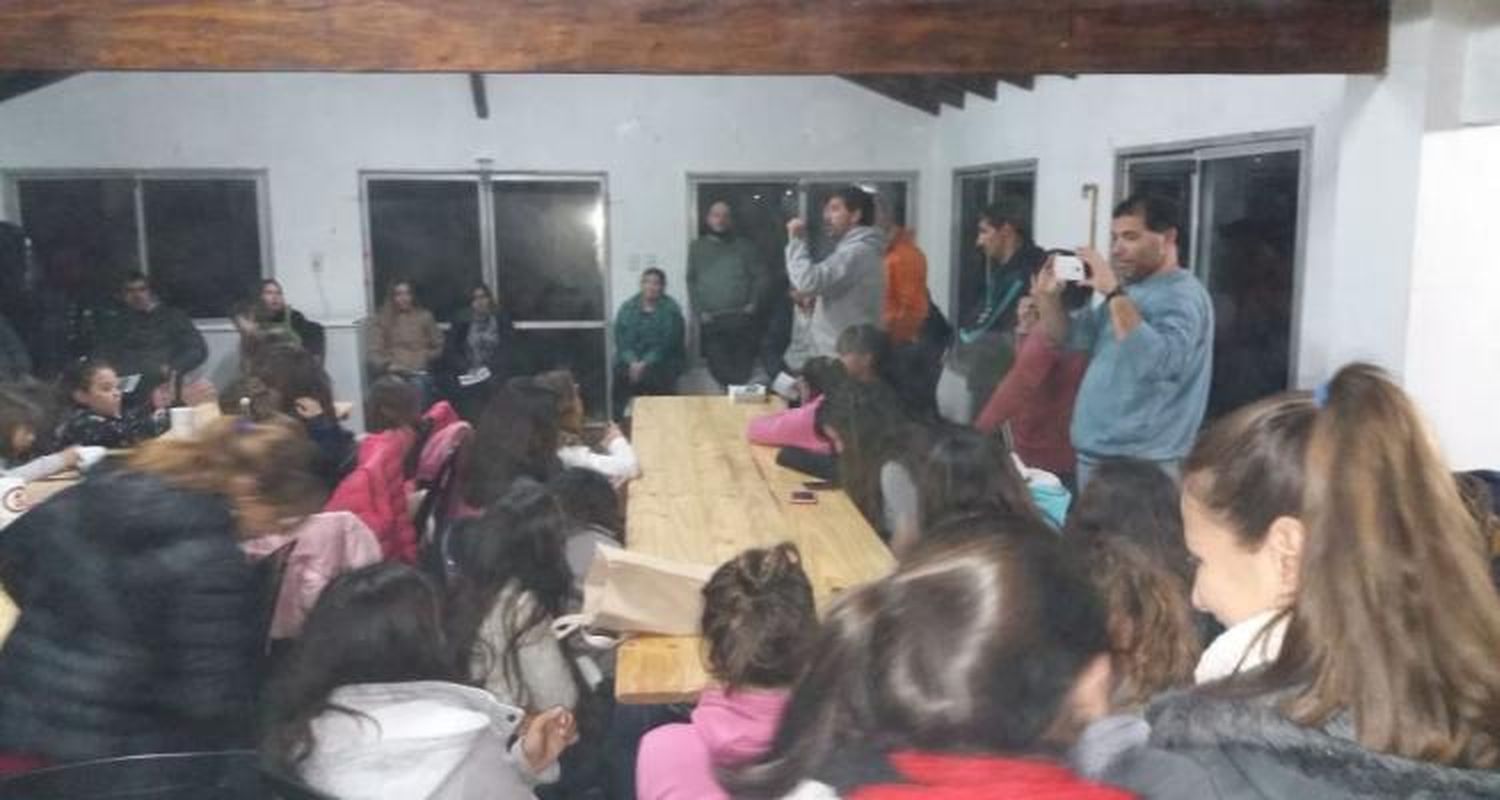 Los Andes puso a la venta los m2 para instalar césped sintético en su cancha de hockey
