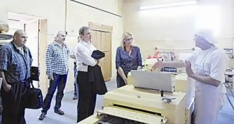 Visita oficial en la panadería social