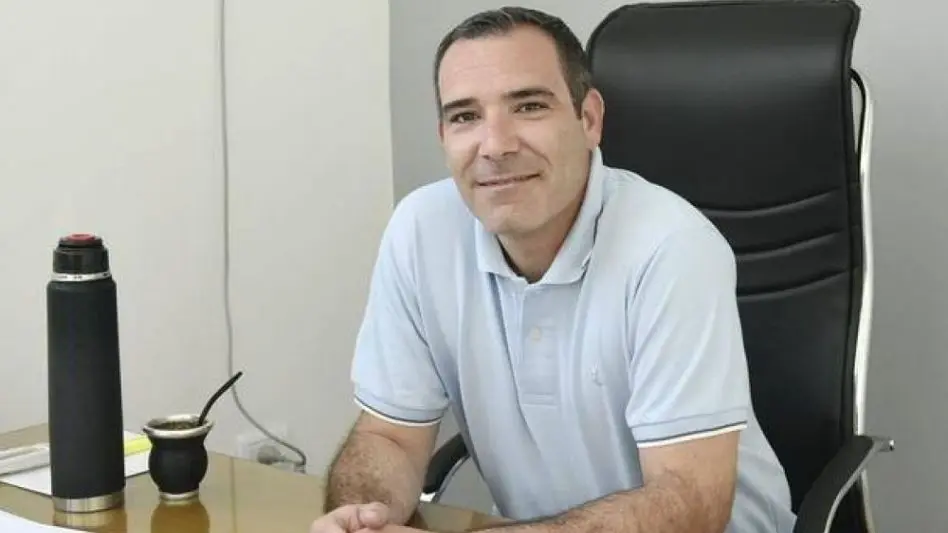 Concejal de Montenegro cruzó al Intendente de Villa Gesell: "¿No debería gestionar su municipio?"