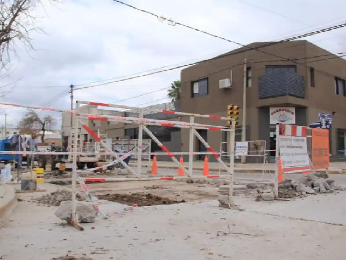 El municipio continúa con el arreglo  de calles y limpieza de “mini basurales”