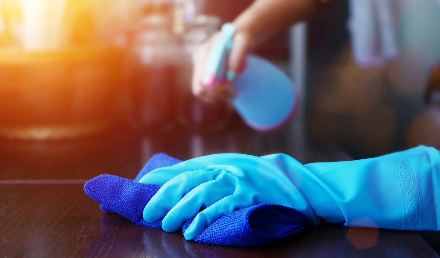 Cómo preparar el alcohol y la lavandina para reforzar las medidas de higiene ante la propagación del coronavirus