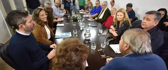 La provincia y los gremios docentes acordaron propuesta salarial para julio y agosto