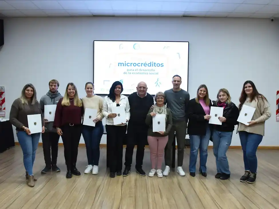 Crespo: se firmaron nuevos contratos mutuos del programa de Microcréditos para el Trabajo Social