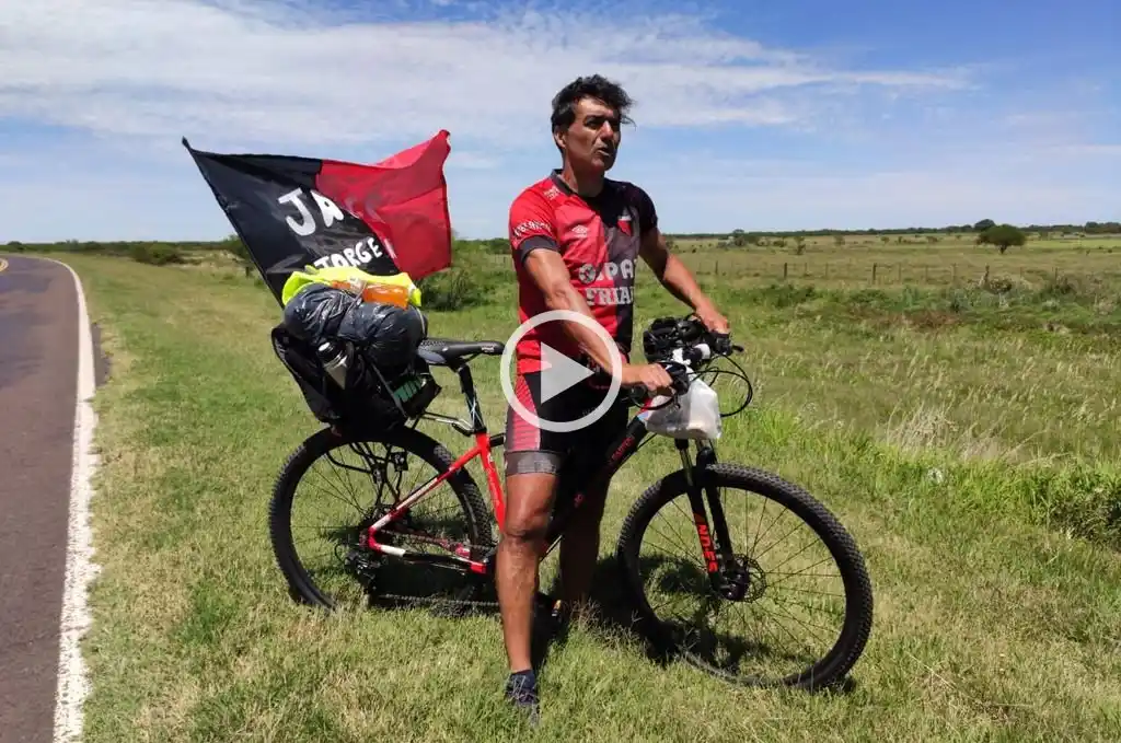 Un hincha de Colón comenzó su travesía a Paraguay