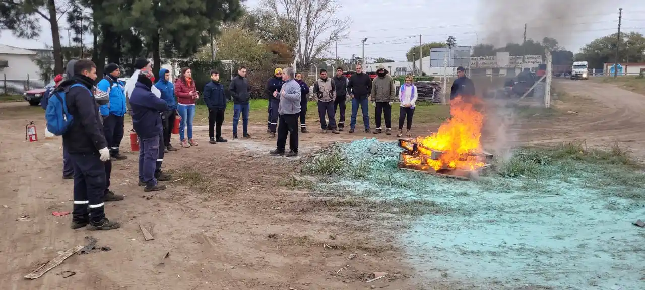 El ingeniero Daniel Virelaude brindó información de cómo actuar frente a un incendio.