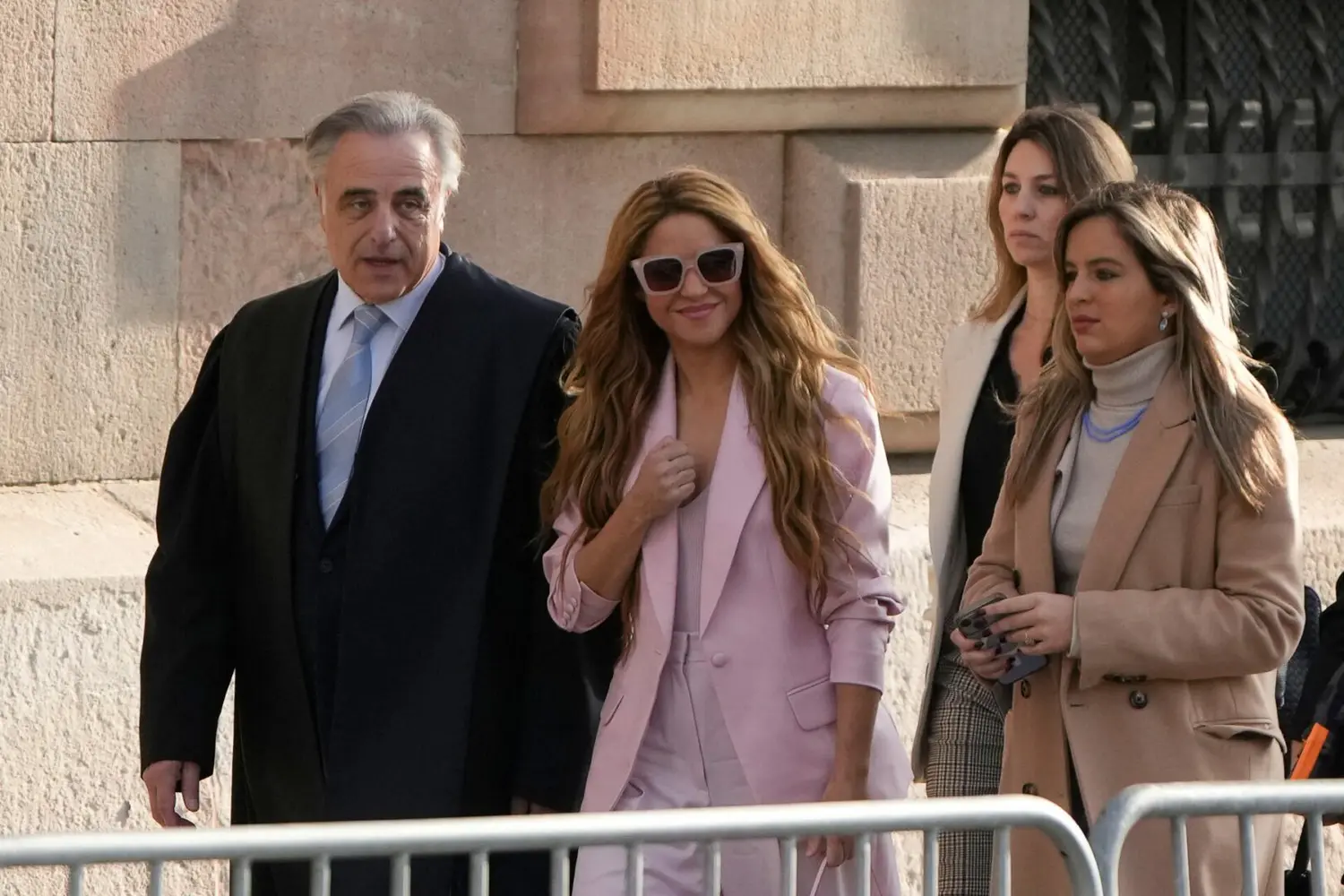 “SI SE ENAMORABA de Sergio Ramos le salía más barato”: lo que dijo el abogado de Shakira