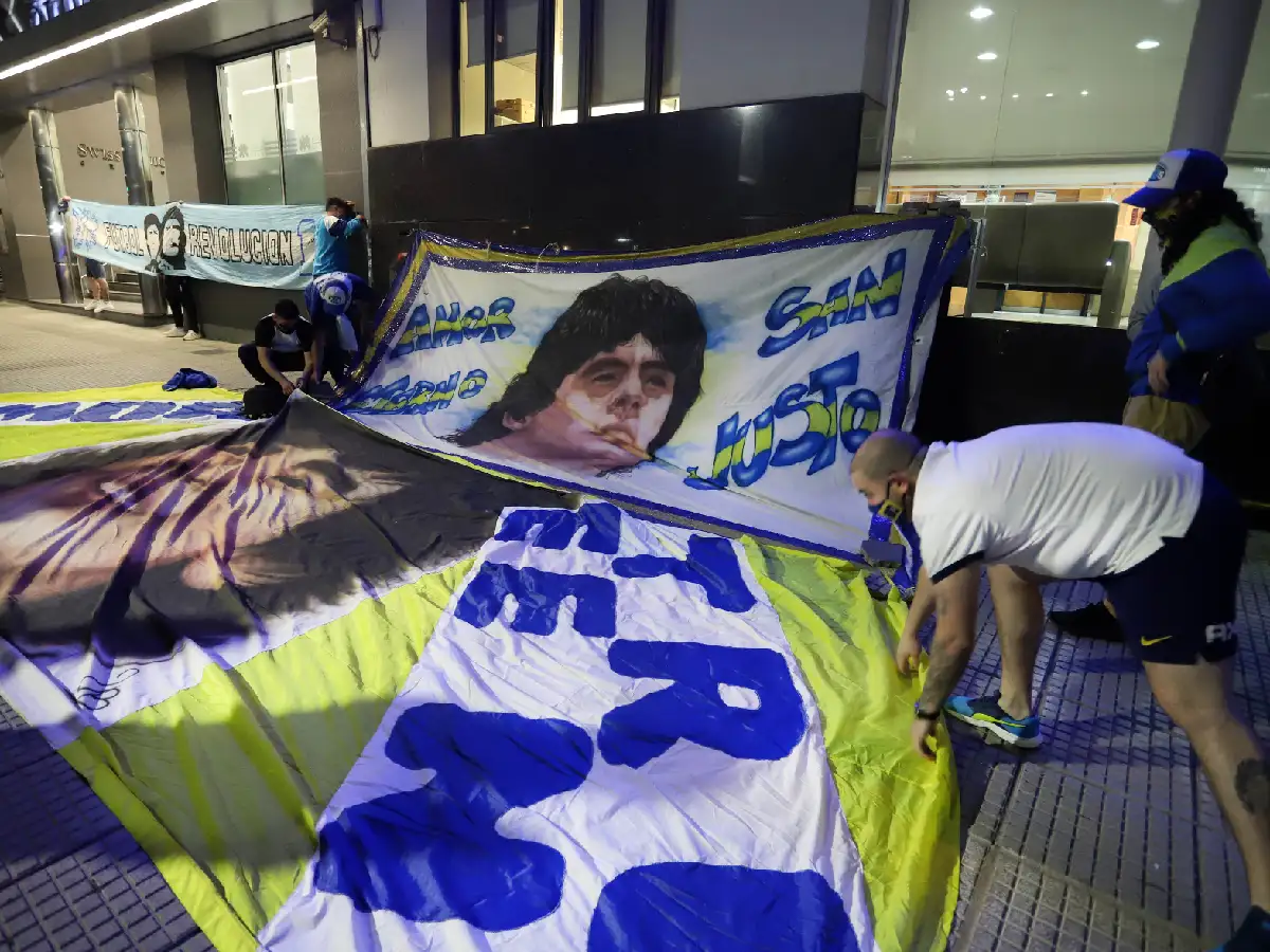 Comenzó la operación a Maradona