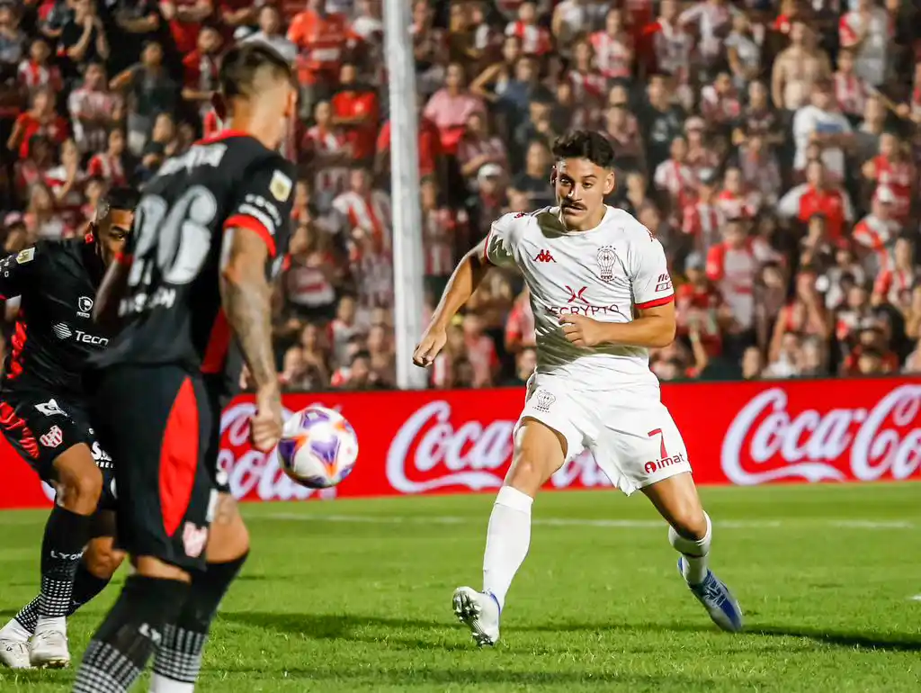 Huracán enfrenta a Barracas, con la punta como objetivo