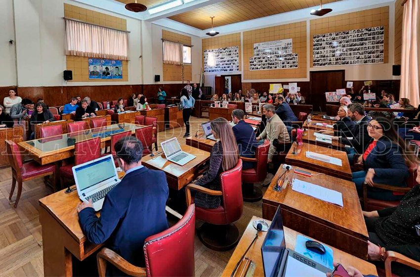 Banca 25: fuertes cruces de concejales por la Zona Roja
