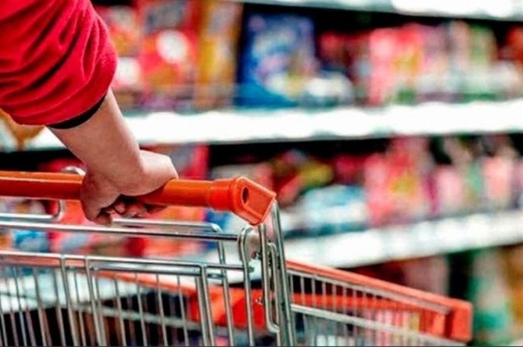 Canasta básica: una familia necesitó $128.214 para no ser pobre