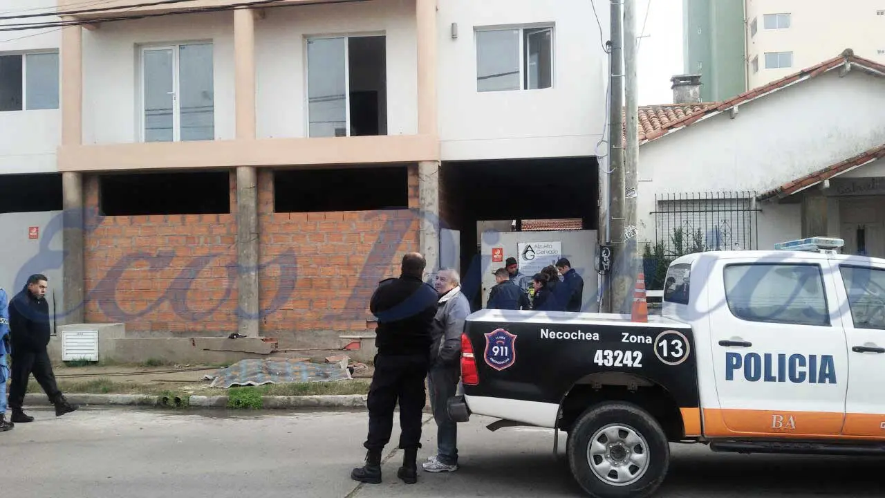 Un albañil murió al caer de un cuarto piso de un edificio