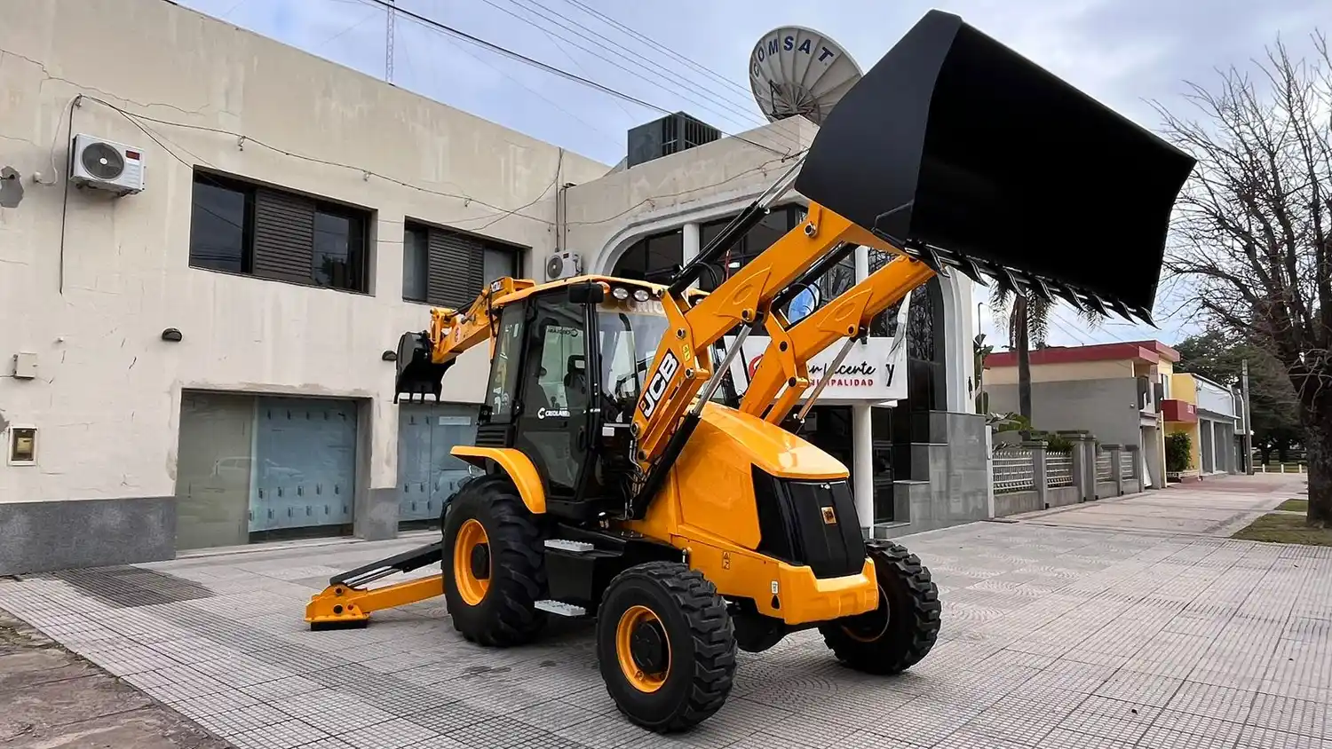 El municipio de San Vicente adquirió una nueva retroexcavadora con pala frontal
