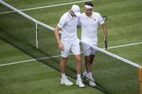 Djokovic pasó a las semifinales y
Federer fue eliminado por Hurkacz