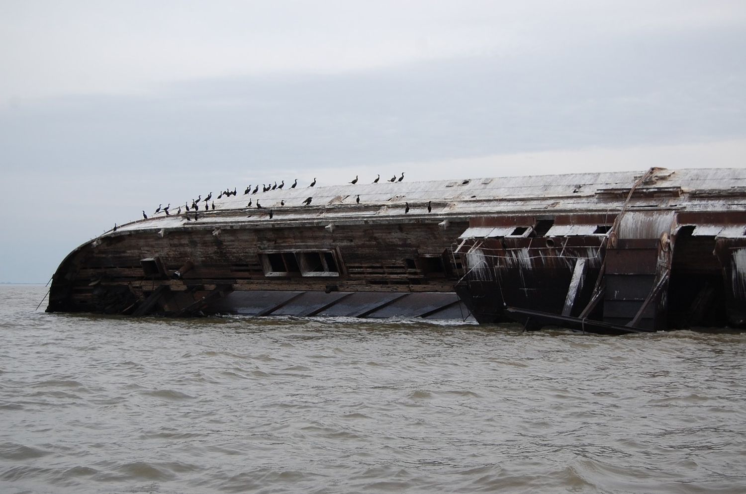 La tragedia del hundimiento de la draga "2C": el día que el río Uruguay cambió para siempre