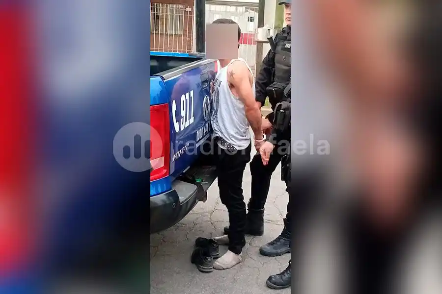 Simuló ser un cliente de una farmacia y ante el descuido manoteó un producto para llevarselo: fue detenido 