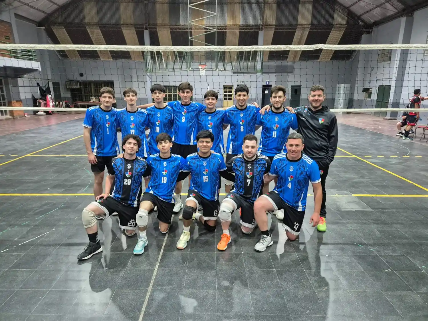 El campeón sigue sumando victorias y estirando el invicto de cara a los playoffs.