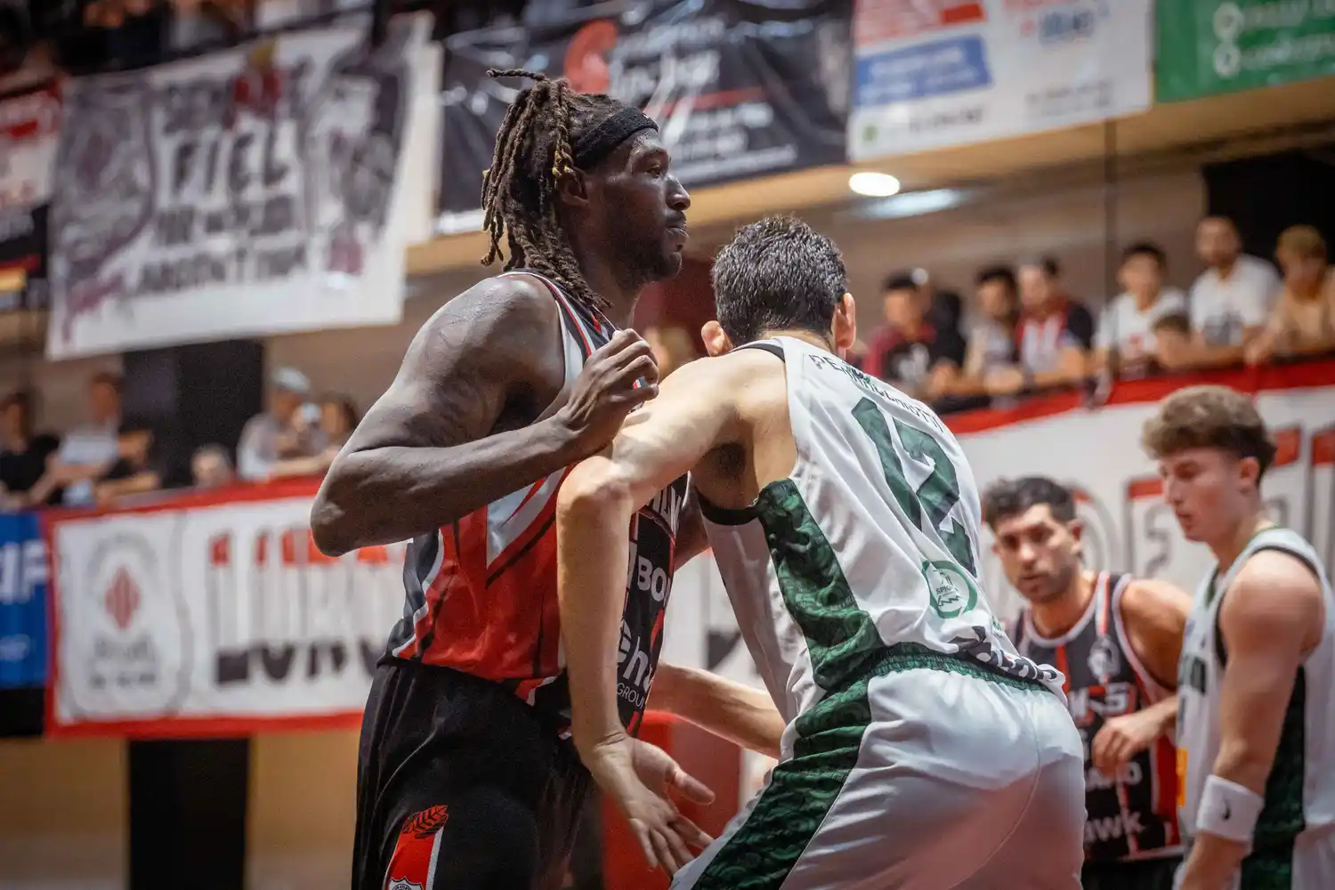 Tee Brown fue la gran figura de la noche.