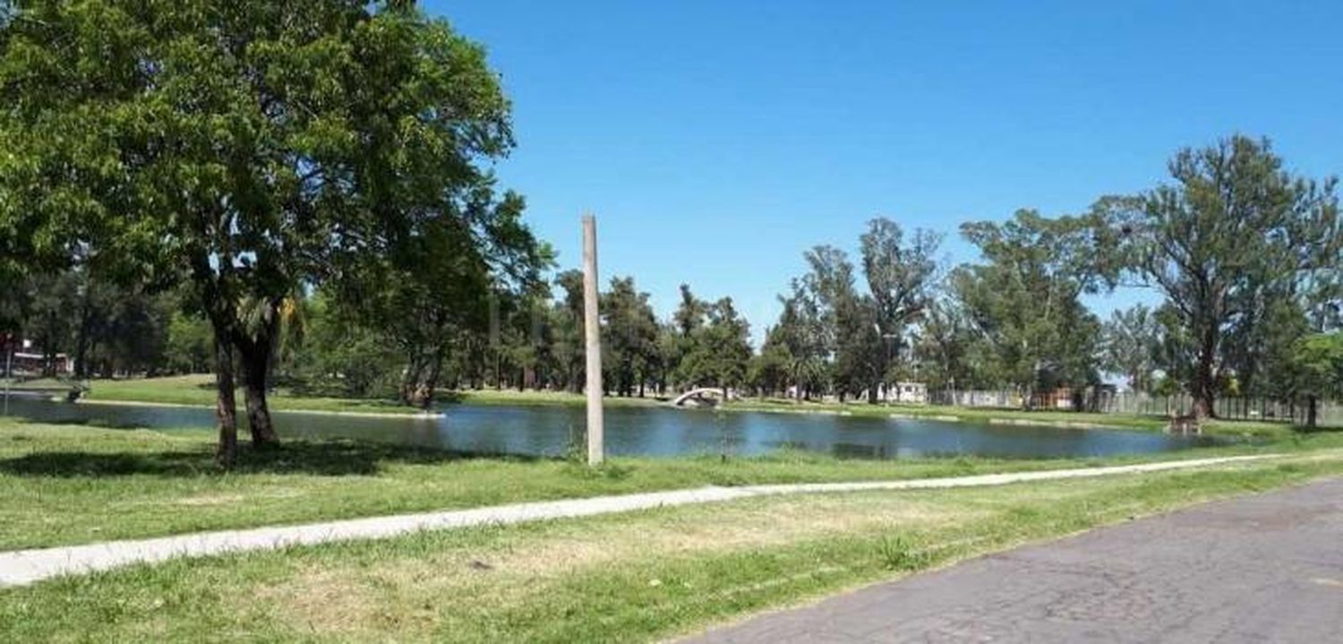 Santa Fe: paseaba a su perro en el Parque Garay y lo asaltaron a punta de pistola