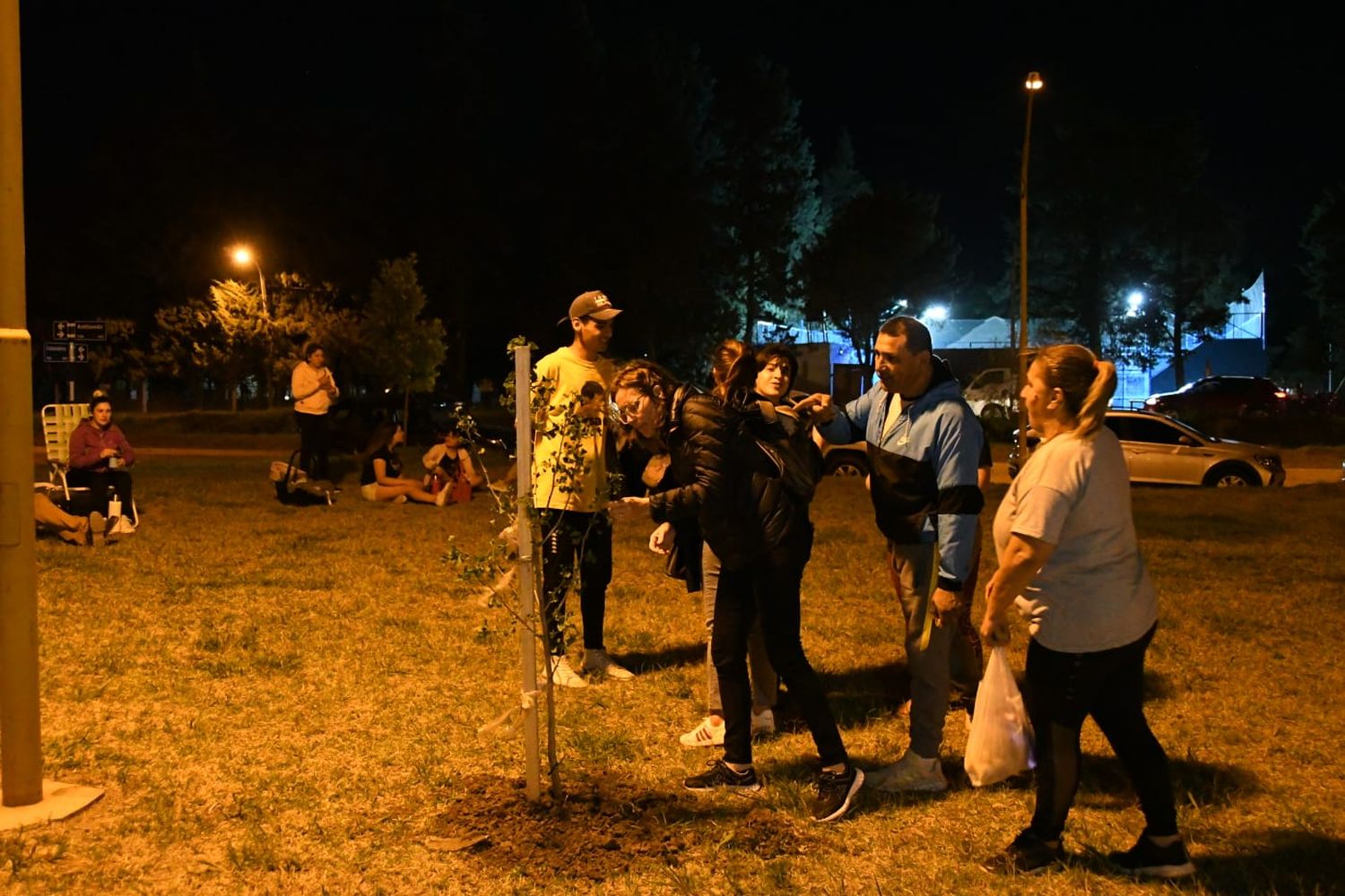 Plantaron 60 árboles en la Plaza de las Iglesias Cristianas Evangélicas